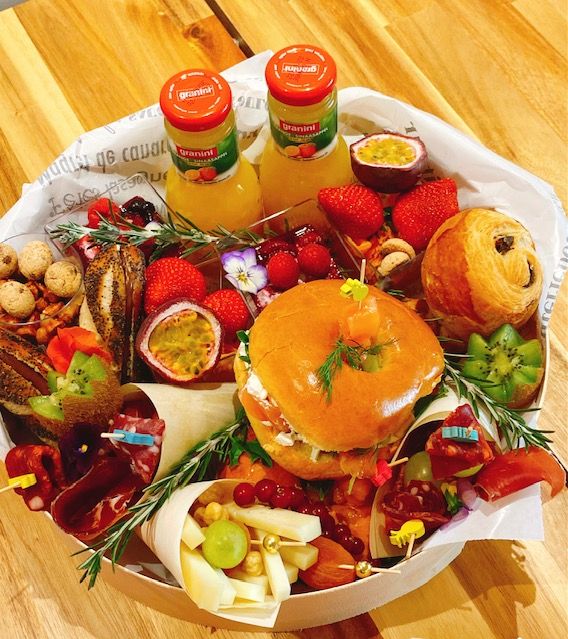 La Box Brunch by Bousquet 25,00€ /pers.
Votre Bruch est personnalisable selon vos goûts & vos envies !